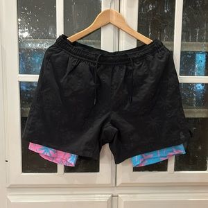 Chubbies lined classic swim trunk. Size large.